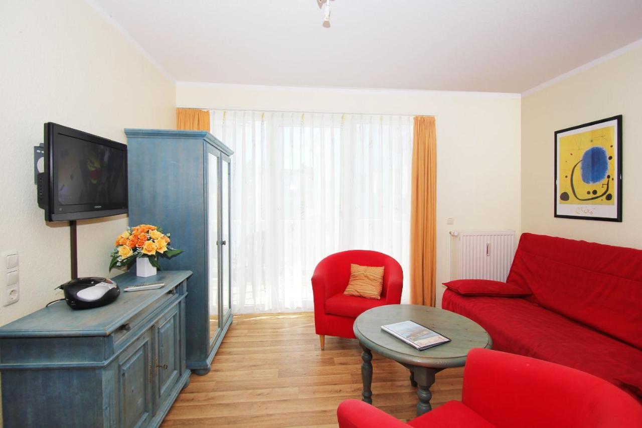 Balkon, Gratis Nutzung Vom Ahoi Erlebnisbad Und Sauna In Sellin - Villa Karola Fewo 09 Goehren  Extérieur photo